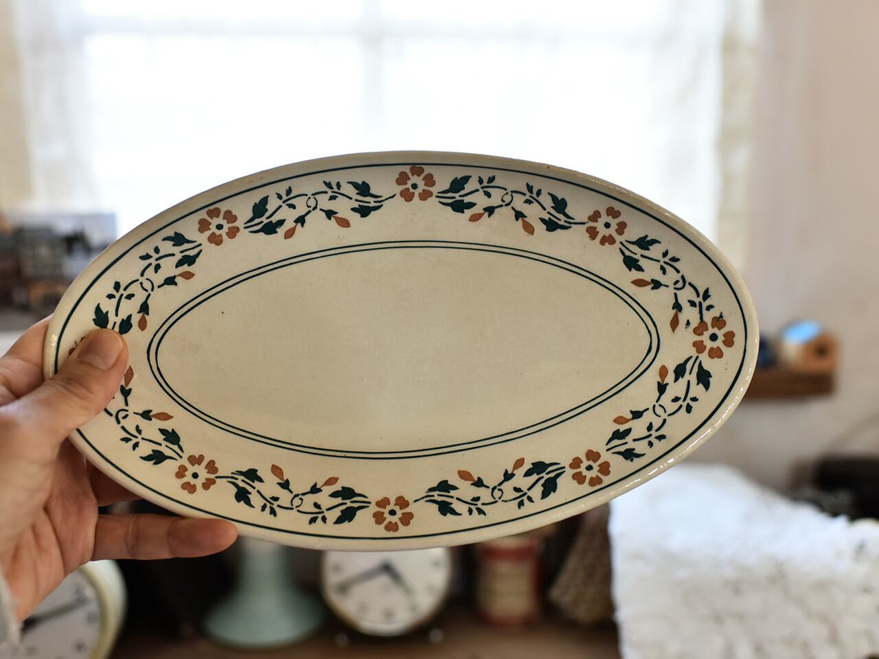 小花模様がかわいいオーバルプレート フレンチアンティーク