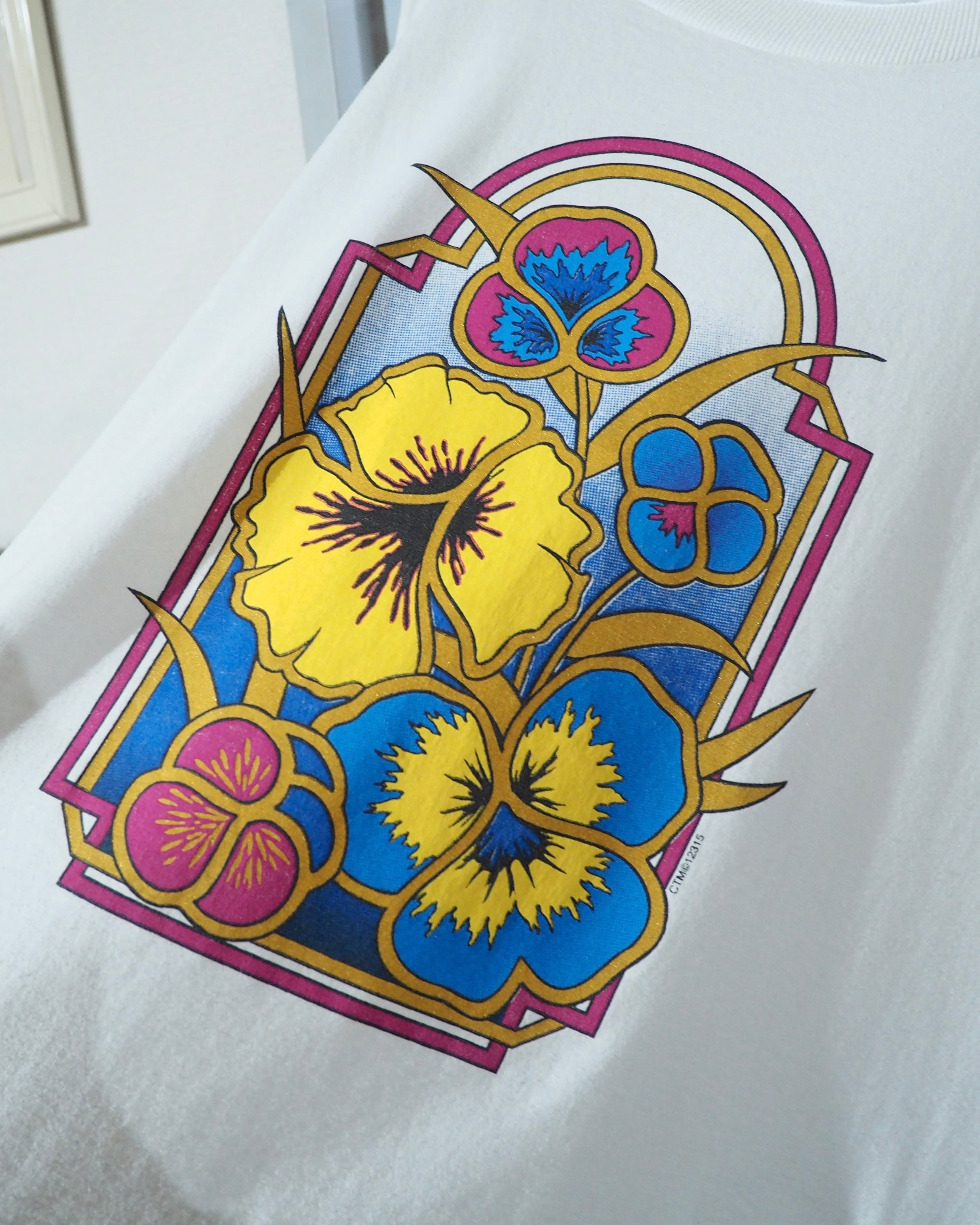 1990s ” 珍品 - Made in USA ” Beautiful Flower Double sided Printed vintage SS Tee