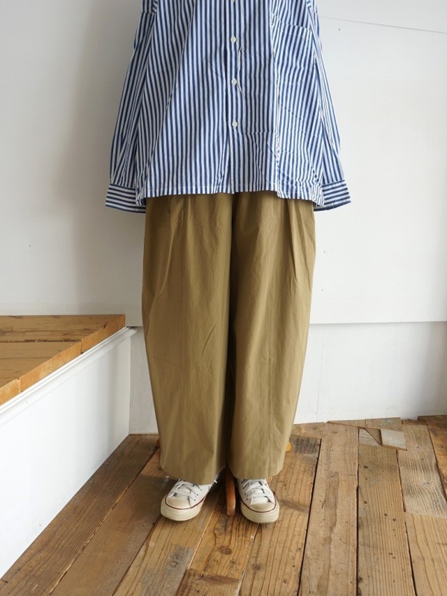 YARRA ヤラ　コンパクトツイル タックパンツ