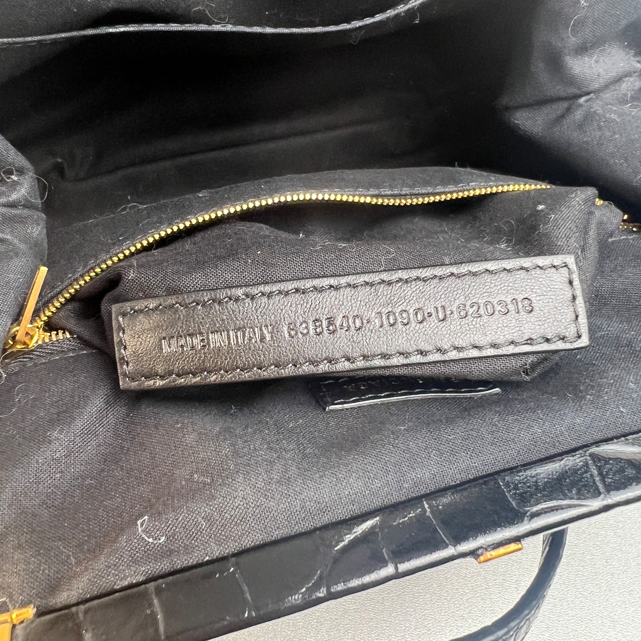 バレンシアガ　がま口 レザー ショルダーバッグ ブラック A-9427