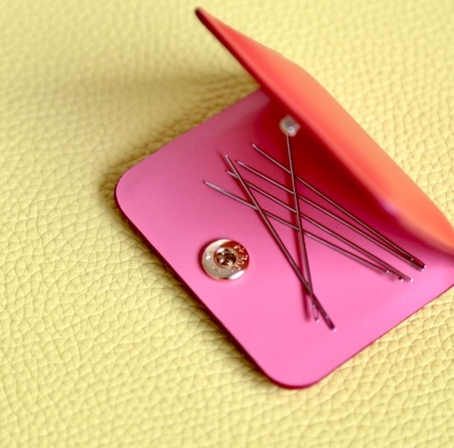 【URBAN FACTORY】縫い針 携帯レザーケース