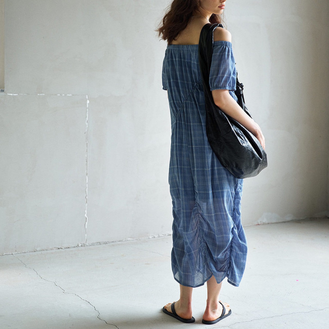 Off-shoulder check-pattern maxi dress  T4623