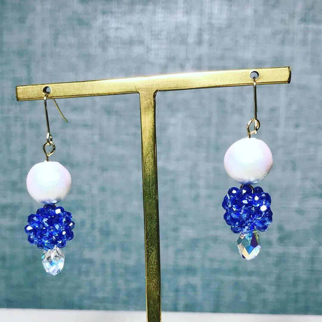 0046:サファイアブルーとスワロフスキー・コットンパールの贅沢ピアス