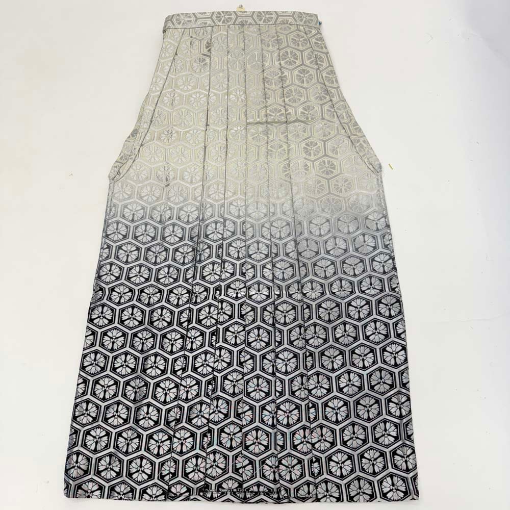 袴 行灯袴 男袴 紐下丈95cm 男性用袴 3Lサイズ 成人式袴 シルバー 黒 中古 4637