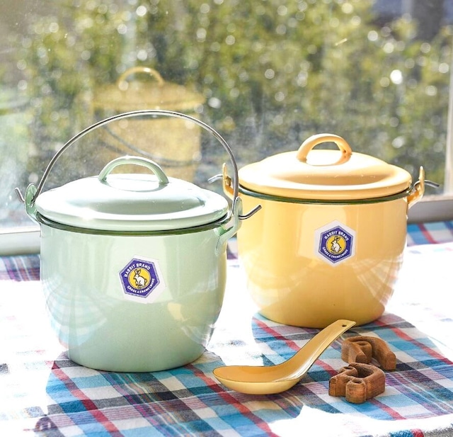 タイ 「RABBIT BRAND」 カラフルなホーローポット(バケツ型 ) 13cm ②