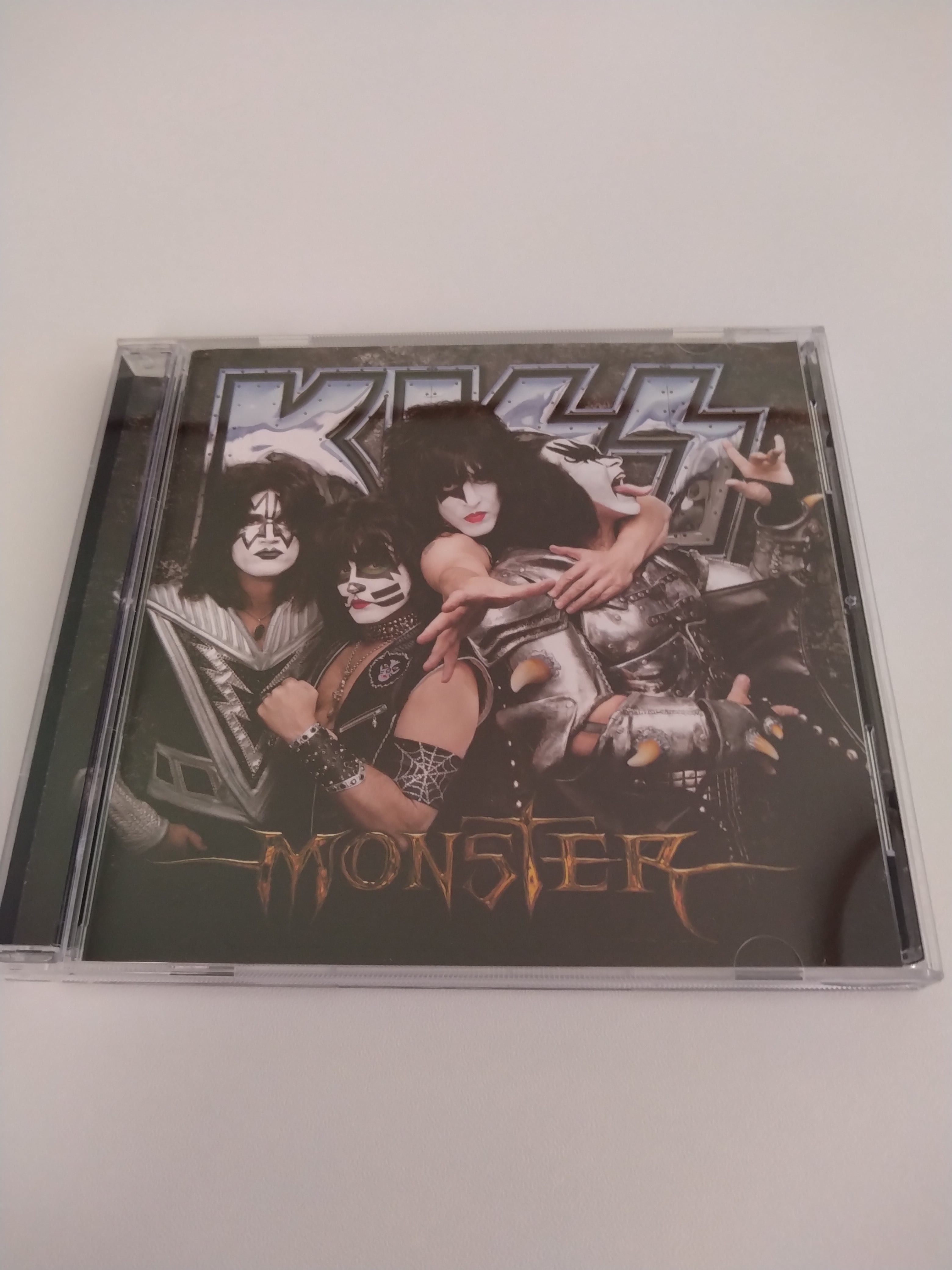 最終値下げ！！KISS レコードコレクション　8枚セット KISS × ION特製ポータブルレコードプレーヤー 「地獄の蓄音器」販売