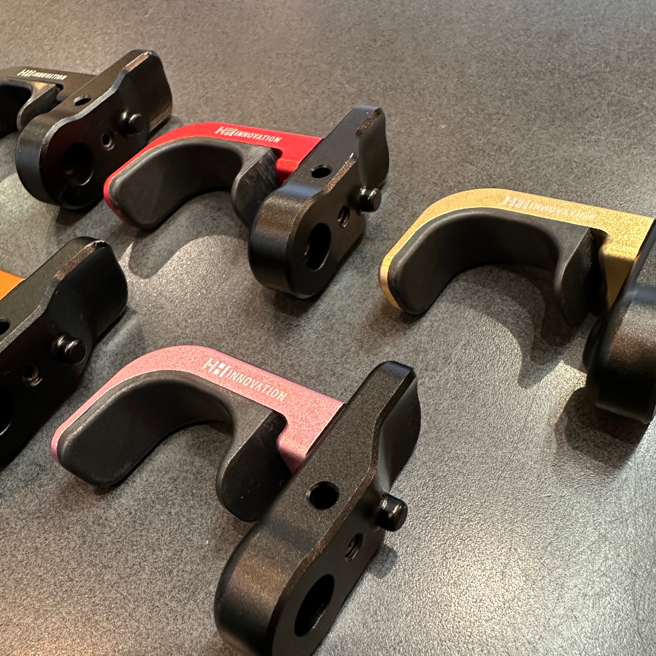 H&H Adjustable Front Hook [black base] | LORO ONLINE STORE