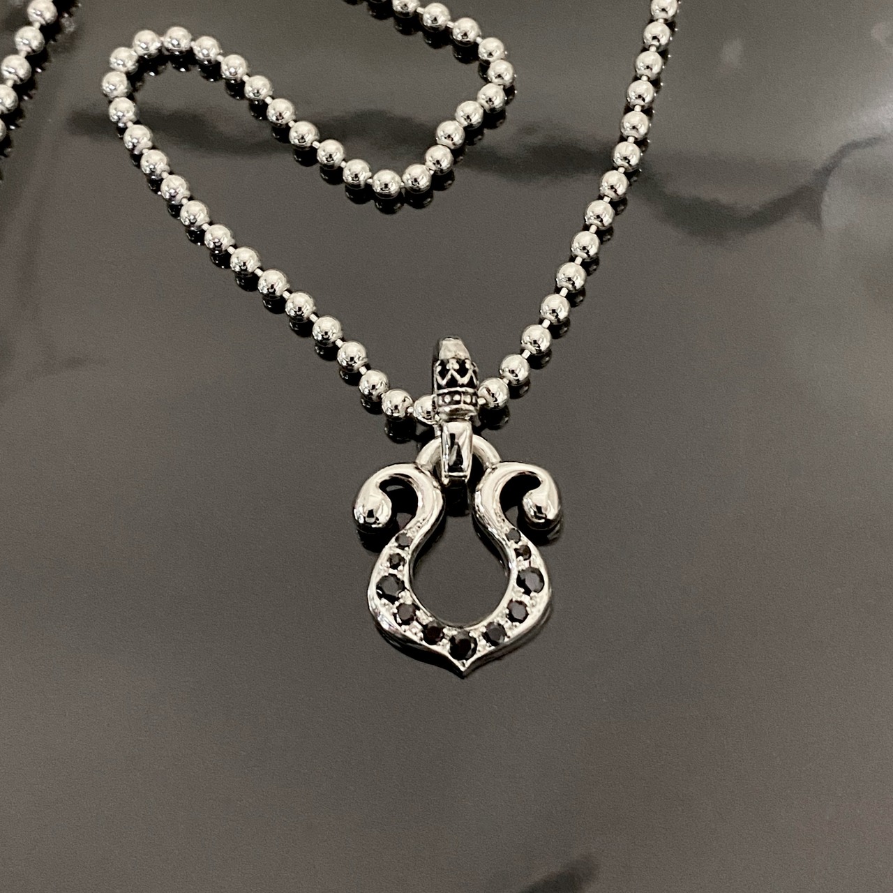 RHYTHMIC HORSESHOE with CUBIC ZIRCONIA PENDANT / リズミックホースシュー・キュービックジルコニアペンダント