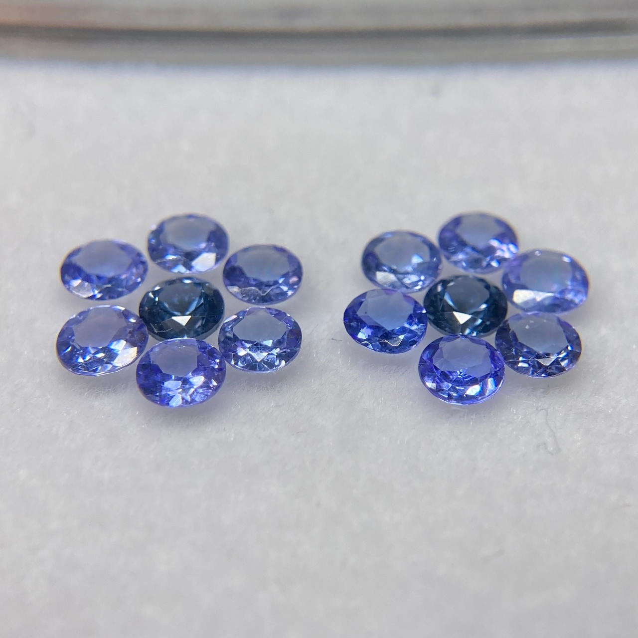 タンザナイトとスピネルの花 セット 約3.3mm r-0391