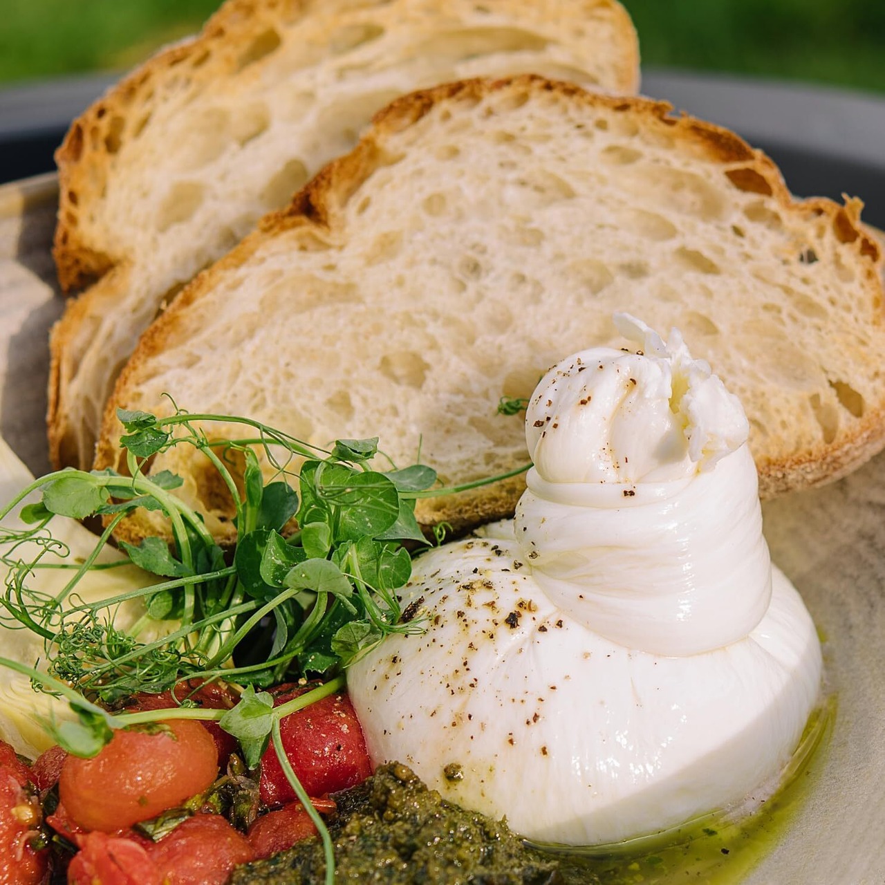 イタリア産 ミニブラータ チーズ 150g  冷蔵 – サラダや季節のフルーツワインに最適 Italian Mini Burrata Cheese Chilled 150g – Perfect for Salads Seasonal Fruits and Wine