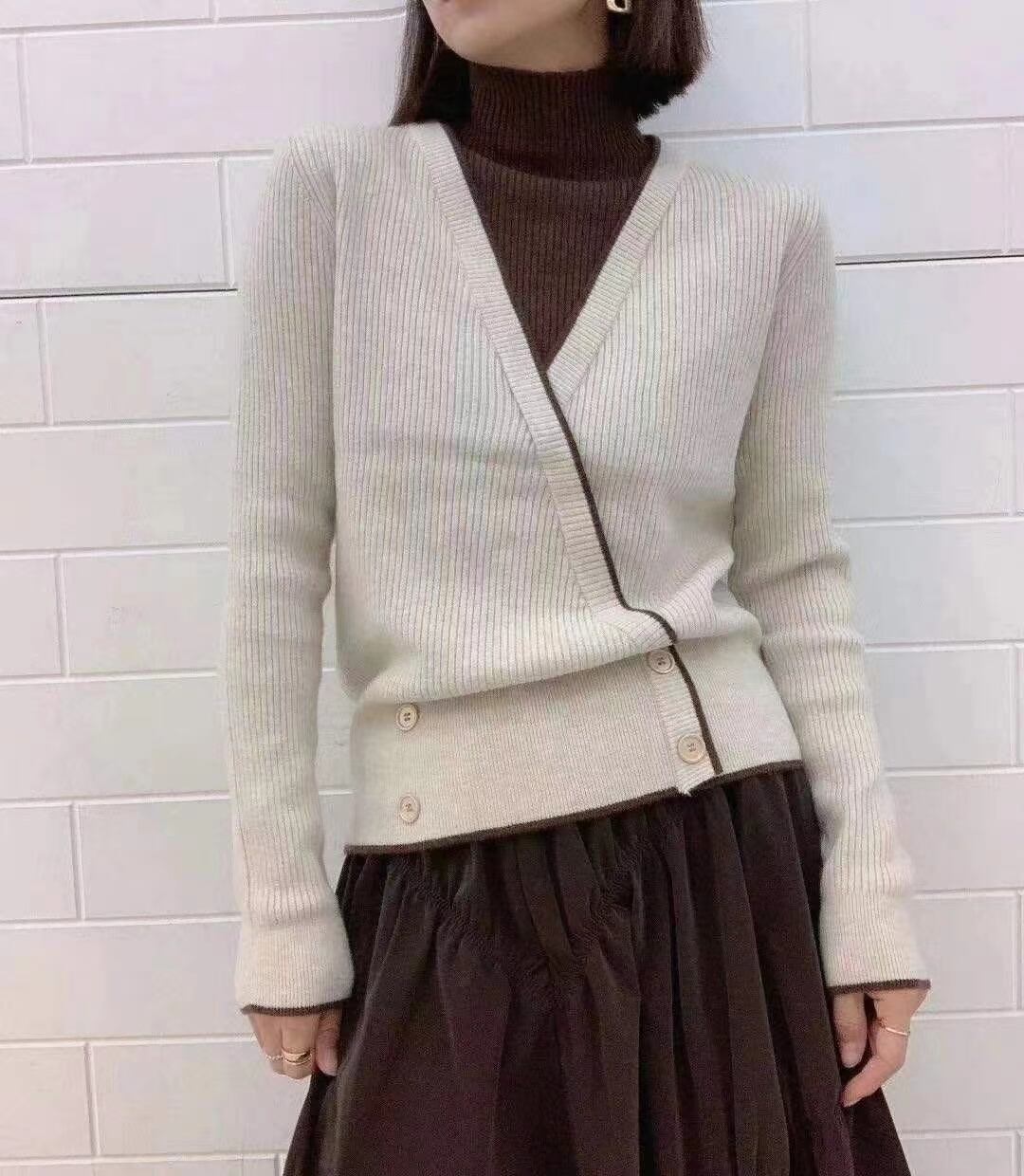 バイカラーライン入り　レイヤード風デザインニット　AJ111-Y887