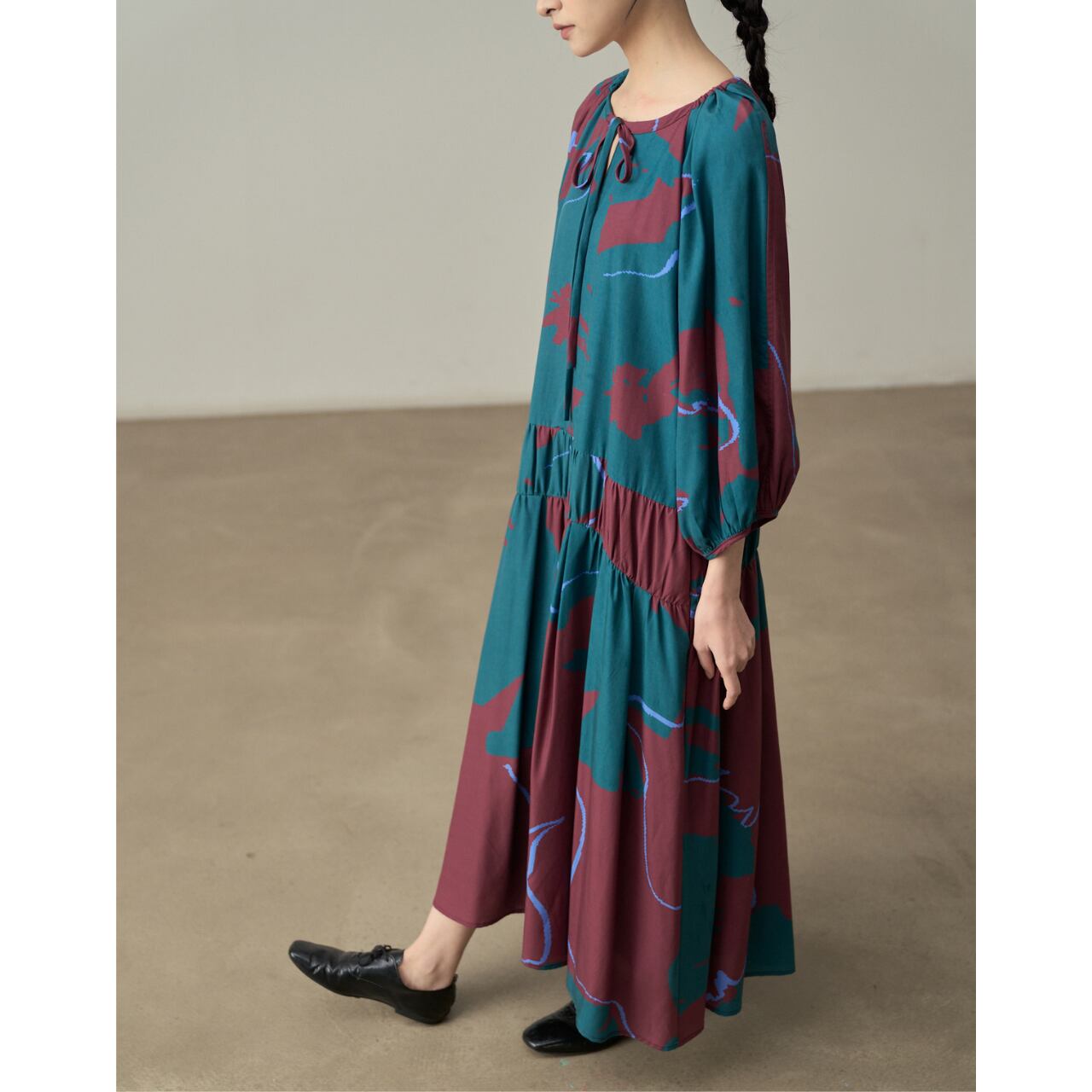 レトロパターンギャザーワンピース a0633