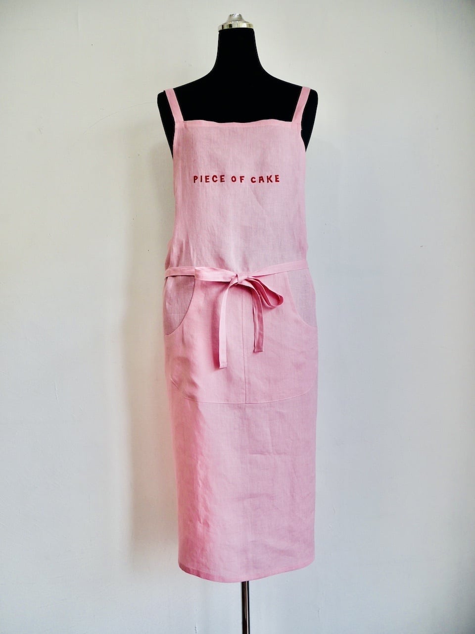リネンエプロン／メッセージ手刺繍入り | set-list-tokyo