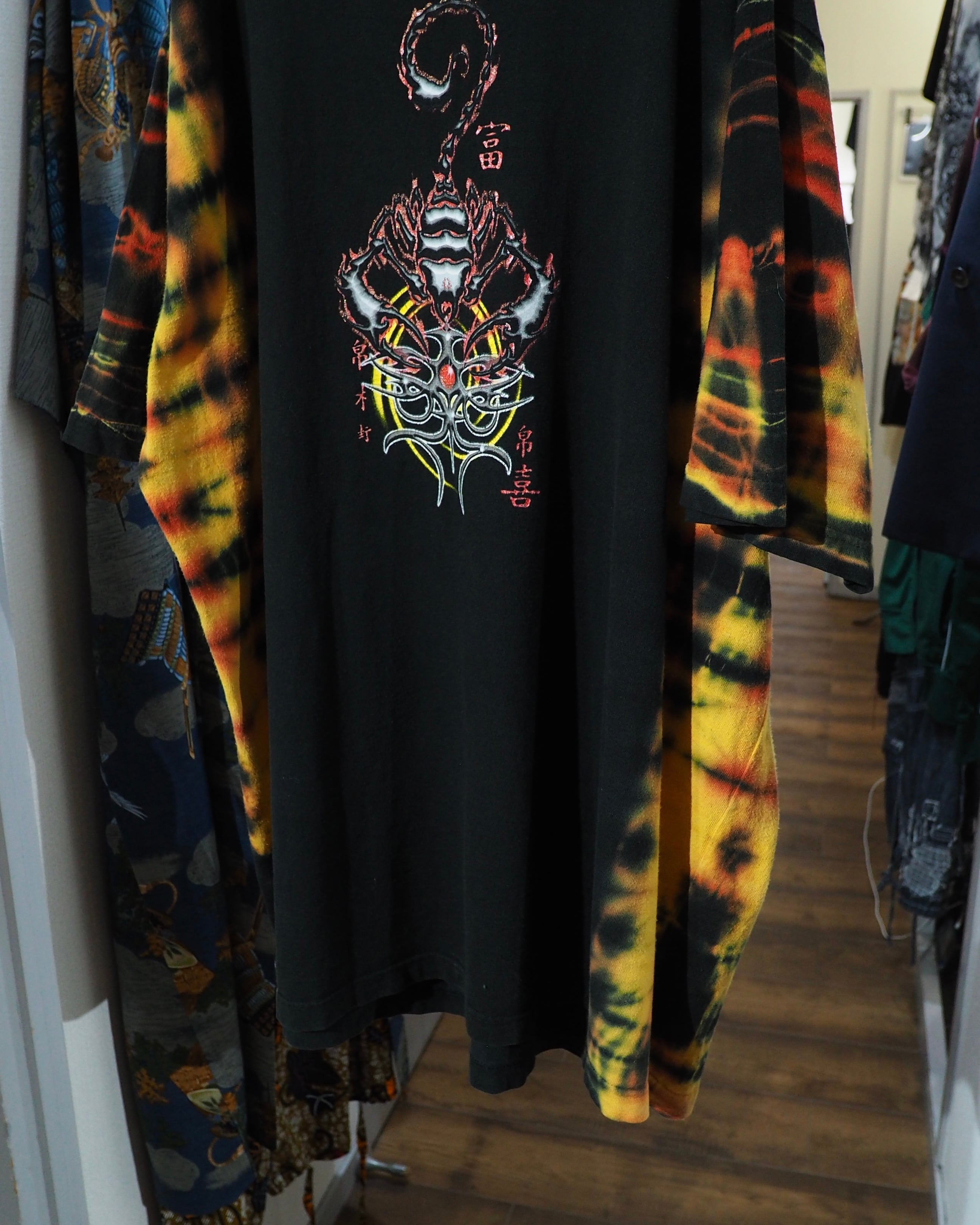 ” 毒蠍 ” Graphic printed × Fire Tie-Dye Over silhouette Special Tee