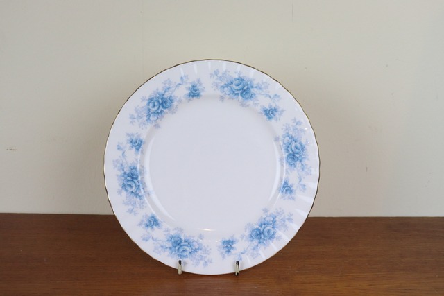 ロイヤルアルバート　ウィンザーローズ　20.5cmプレート　中皿　青　バラ　ヴィンテージ　イギリス　L42