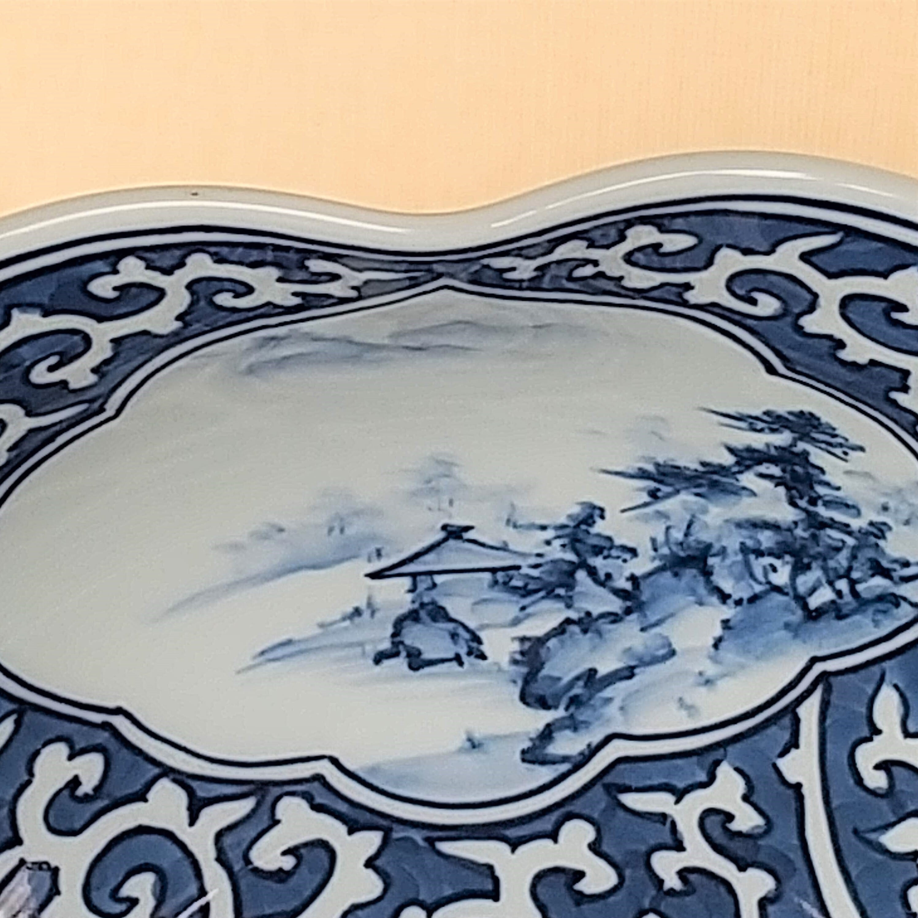 伐太郎窯　染付　濃唐草　見込枚水　輪花7寸鉢　3枚　値引き中 伐太郎窯 染付 濃唐草 見込山水 輪花7寸鉢 | 有田焼作家の作品が買える
