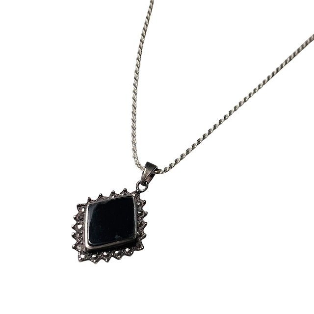 vintage silver rhombus pendant necklace set with onyx & marcasite