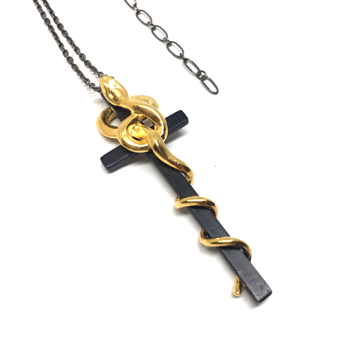 gunda<ガンダ>STEALTH CROSS NECKLACE/Gold [ステルスクロス gunda<ガンダ>STEALTH CROSS NECKLACE/Gold [ステルスクロス