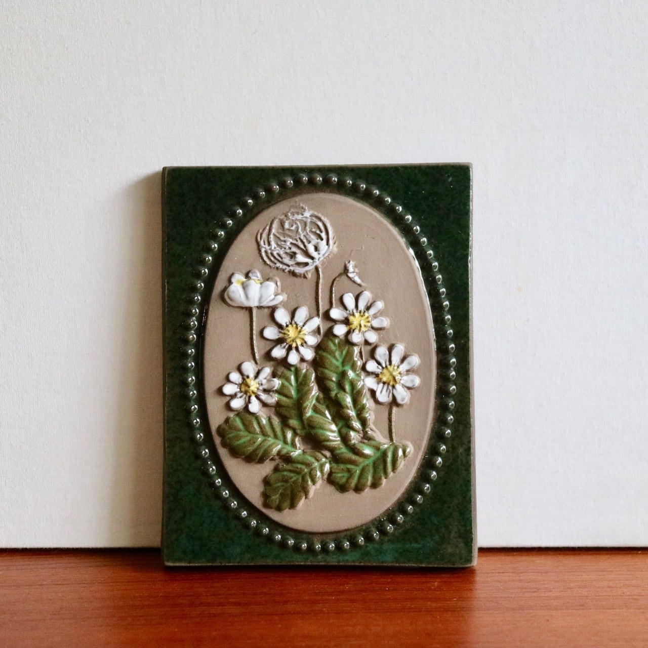 ジイ ガントフタ【Jie Gantofta】白いリネアの陶板 時計