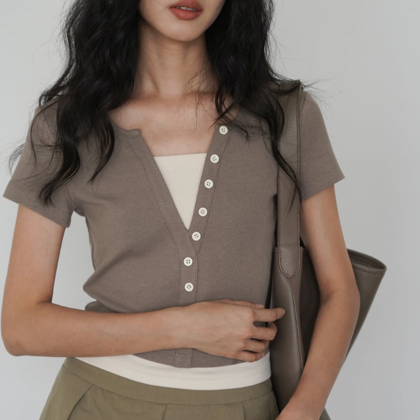 ribbed button layered top L0513
