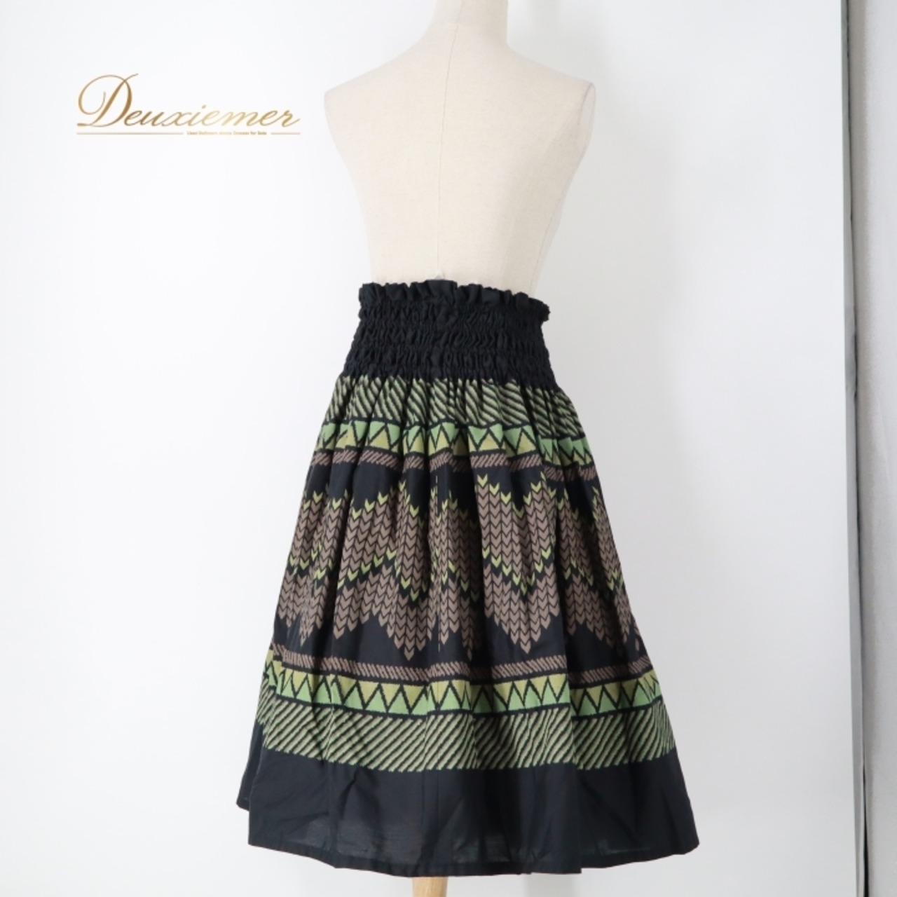 フラダンス 衣装 パウスカート ブラック系 カヒコ柄 ハワイアンプリント アロハ フラ ダンス レッスン 練習 シングル スカート フレア 軽やか 華やか かわいい おしゃれ 上品 大人っぽい ブラウン系 カーキ系 黒 茶 緑 フラダンス衣装 おしゃれスカート ダンス用スカート 黒系カヒコ柄 パーティー衣装 上品大人 フレアシルエット かわいいデザイン ハワイアンスカート レディーススカート