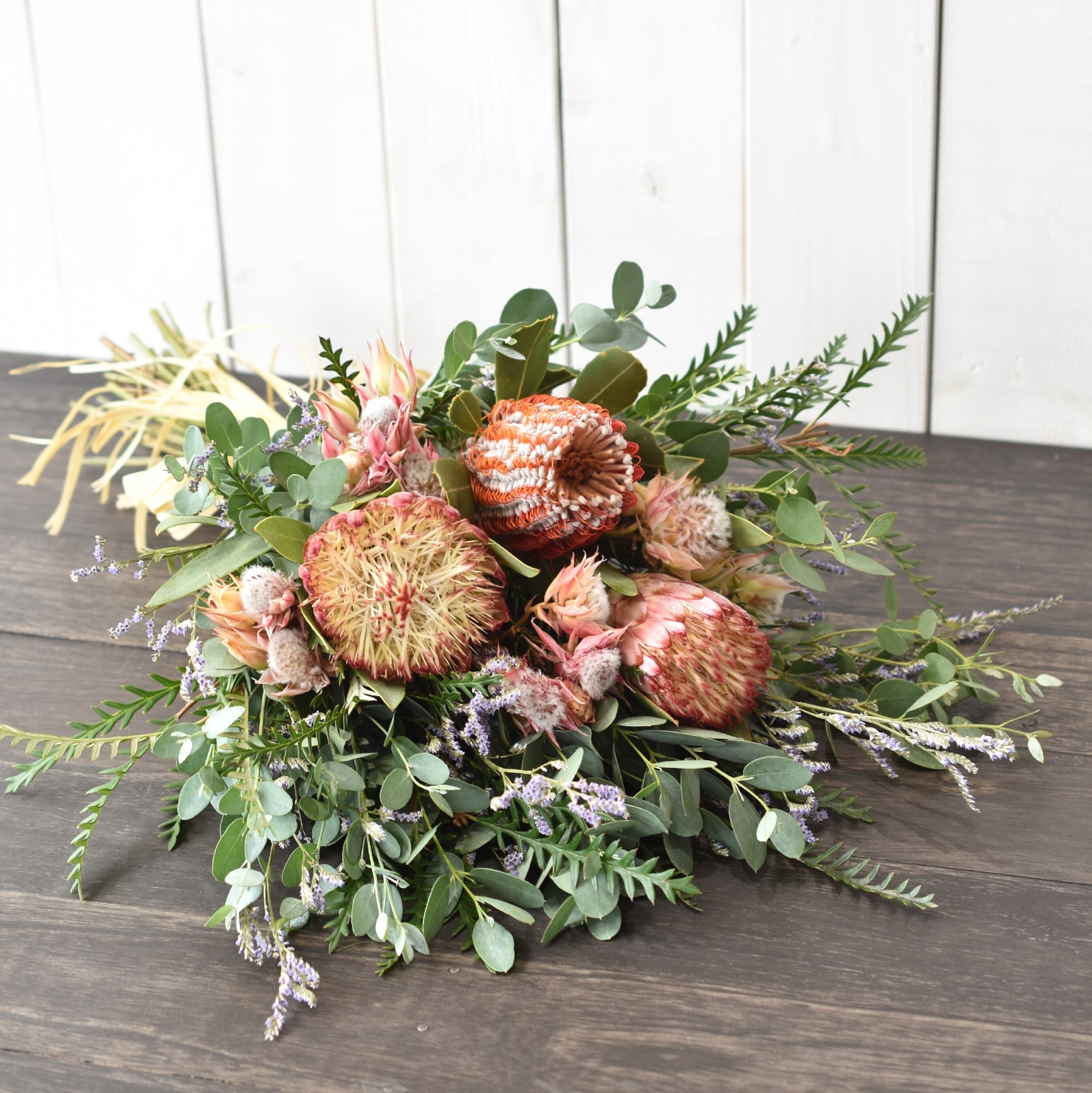 プロテア入りアンティークネイティブスワッグブーケ プロテアのアンティークブーケ風スワッグ ネイティブフラワー