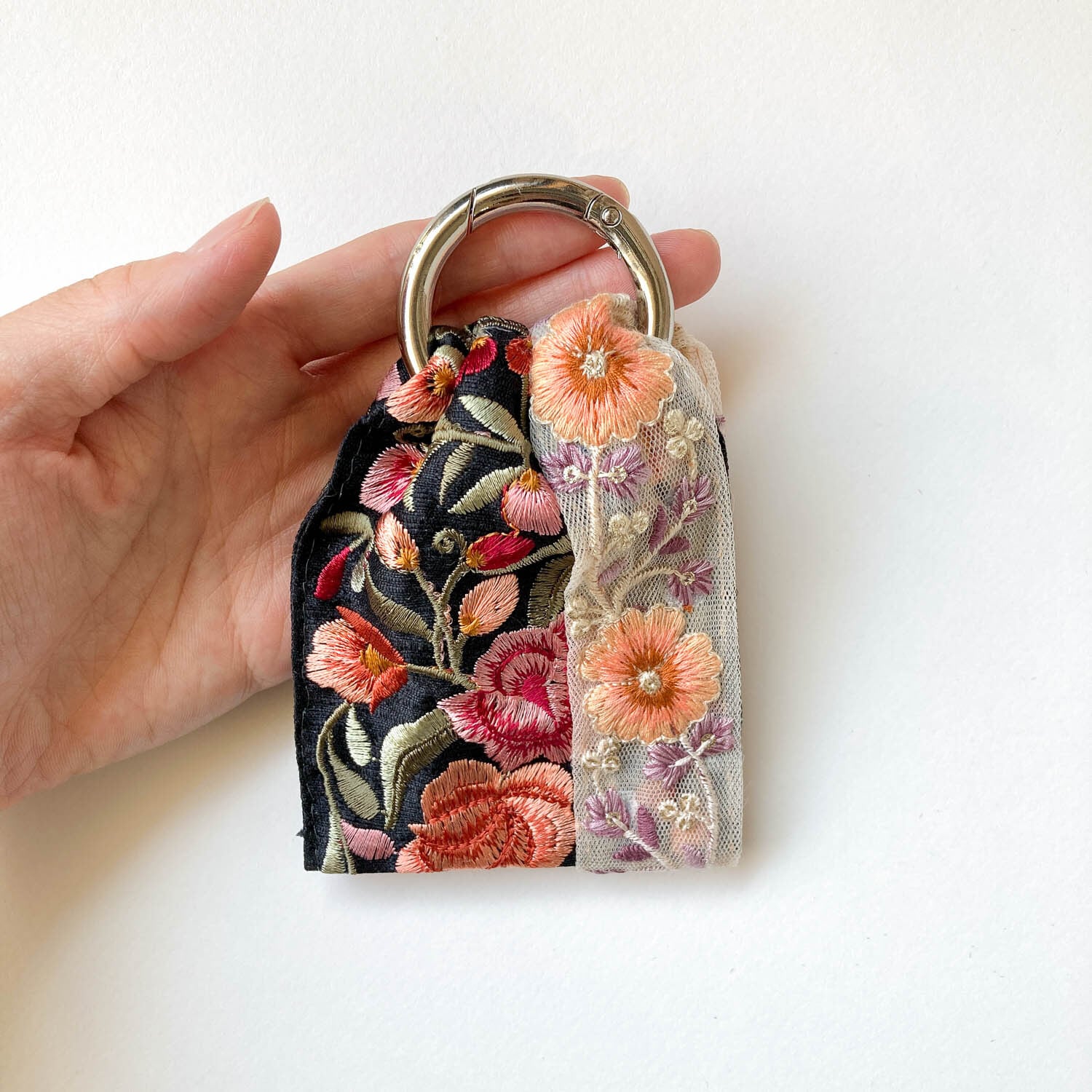 インド刺繍リボンのバッグチャーム | Dua-アクセサリーパーツショップ