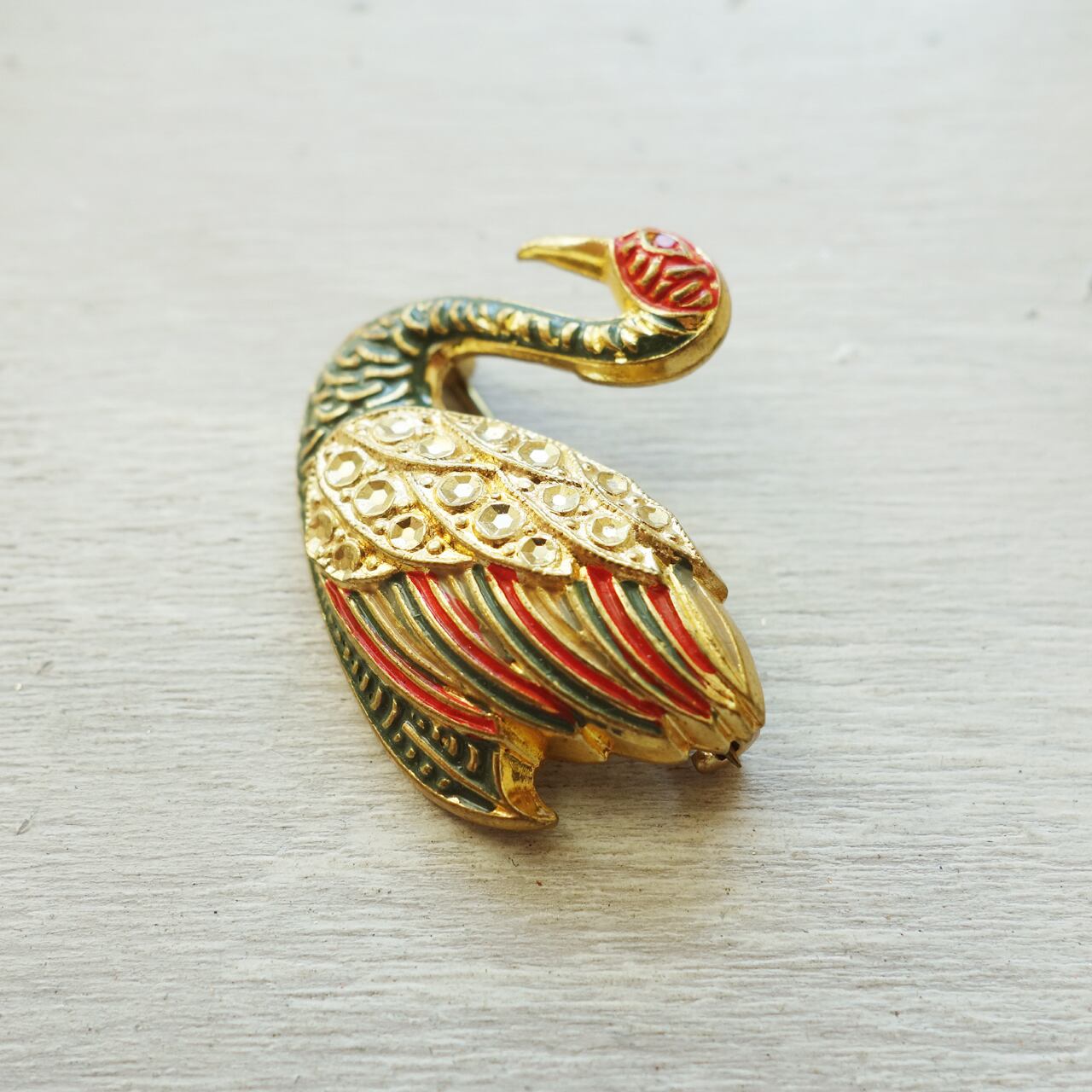 ヴィンテージ 1940～1950s 白鳥のブローチ 2.5×3cm (赤/緑) | ::Migrate::