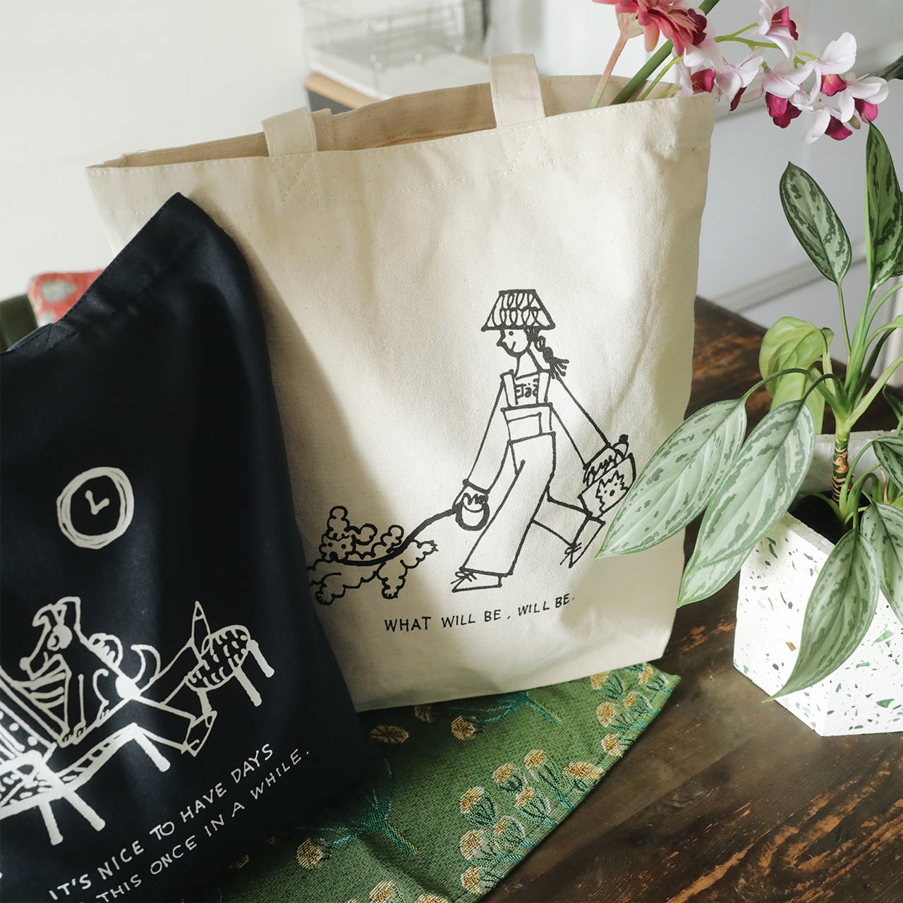 "What will be, will be." Tote bag