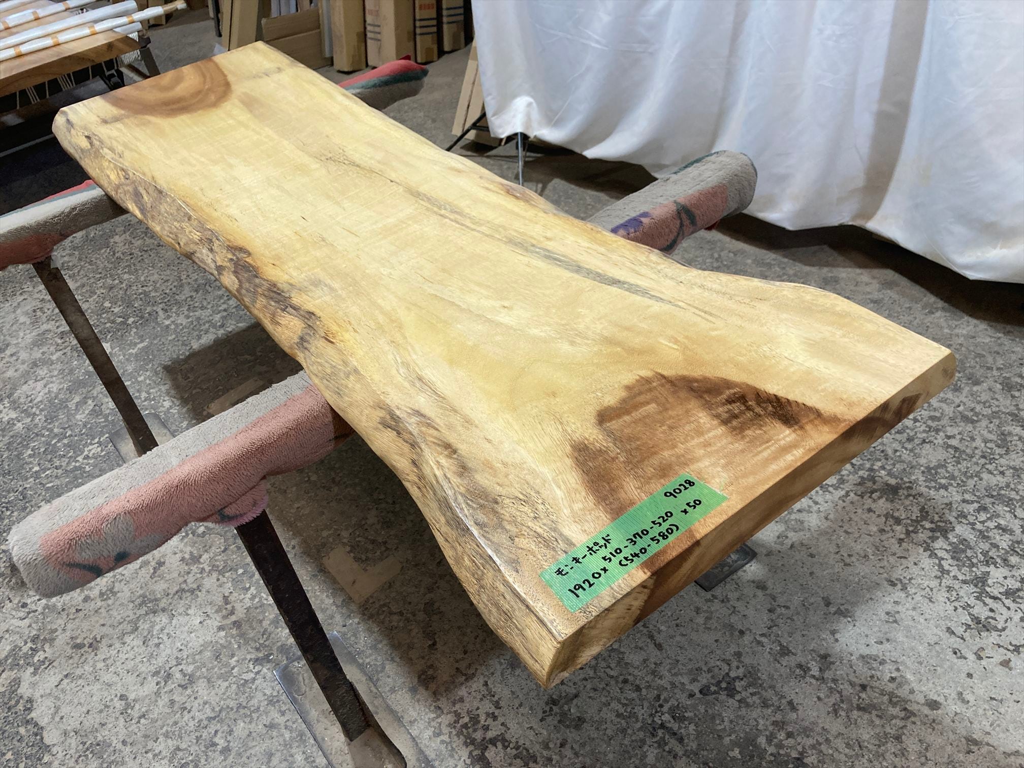 モンキーポッドセンターテーブル無垢材