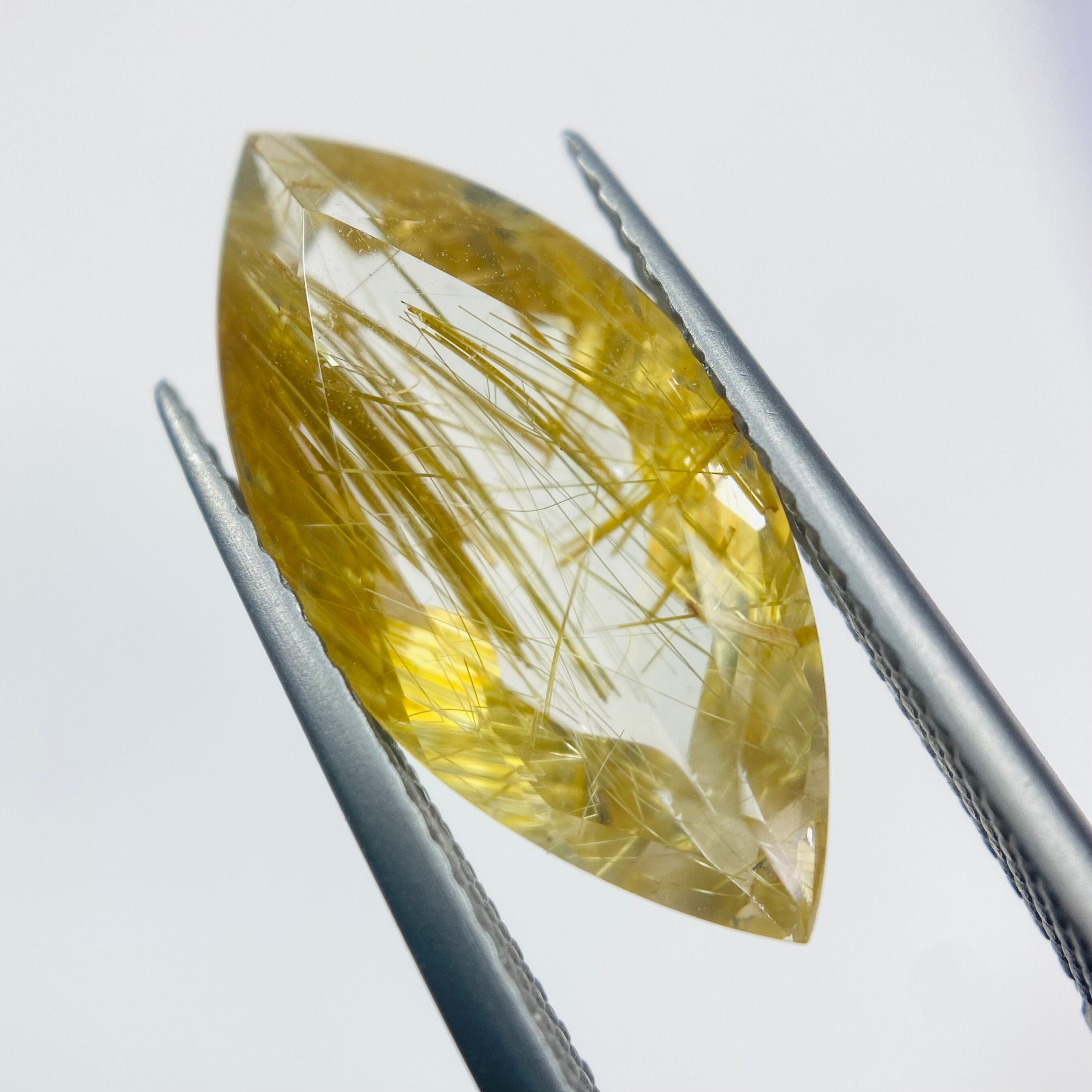 上品で繊細なルチルクオーツ