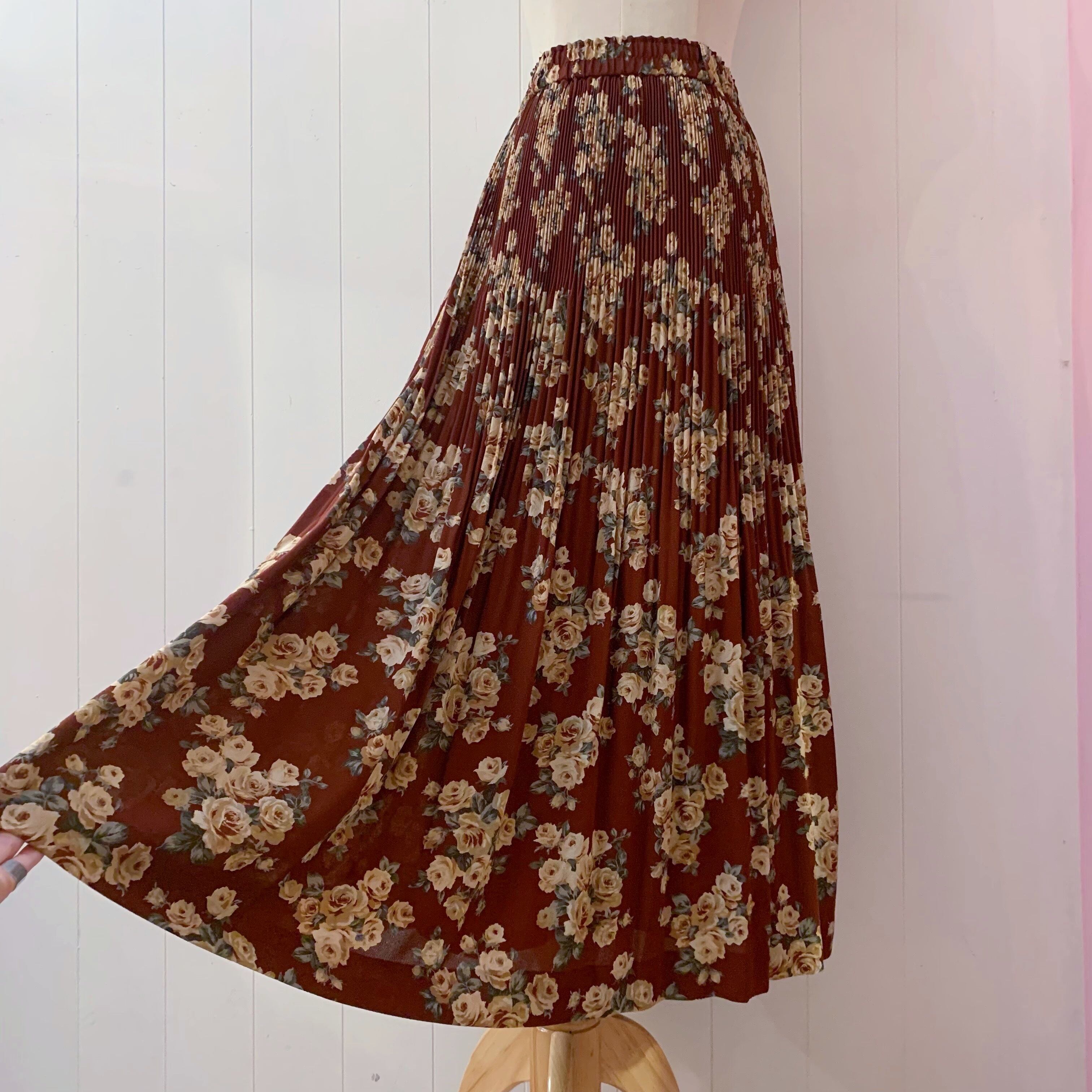 white rose pleats long skirt