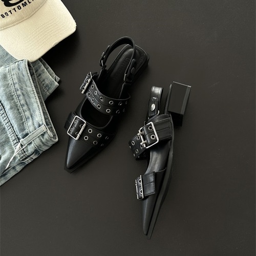 belt pointed-toe back-strap pumps　10781