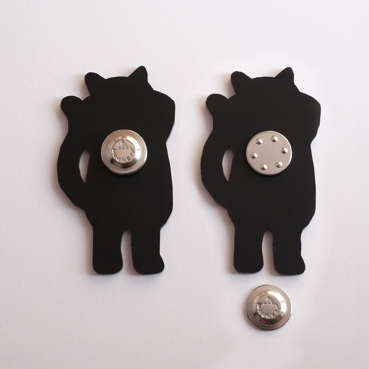 Joaquin Brothers マグネットブローチB_ヒューゴ