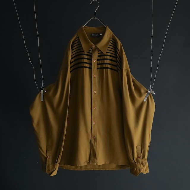 over silhouette black line switching design mustard color shirt