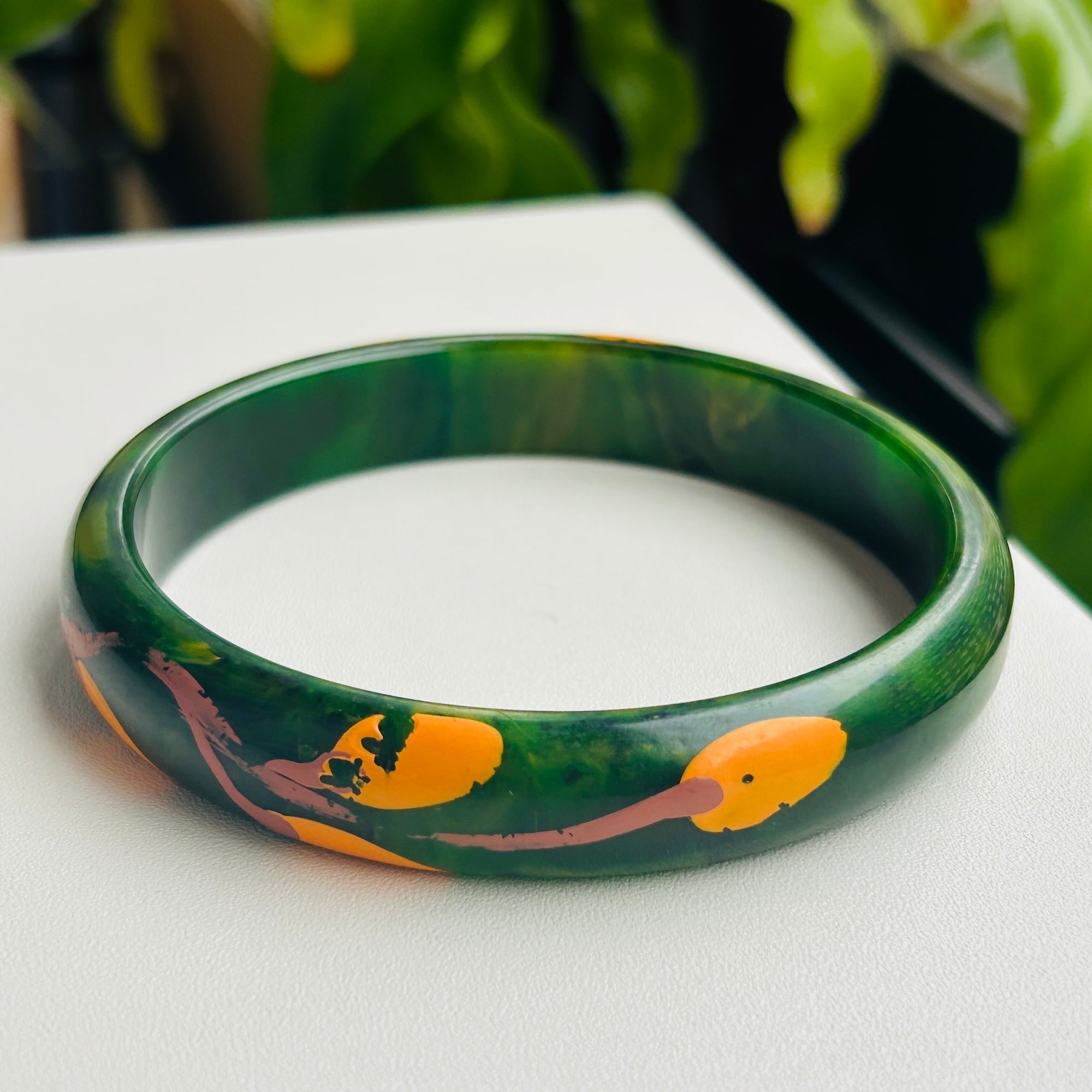 BAKELITE Hand painted Spinach Green バングル | Milo Antiques & Vintage