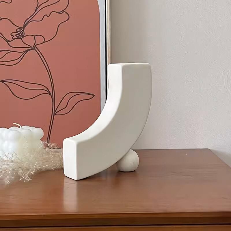 C型モダンホワイトフラワーベース