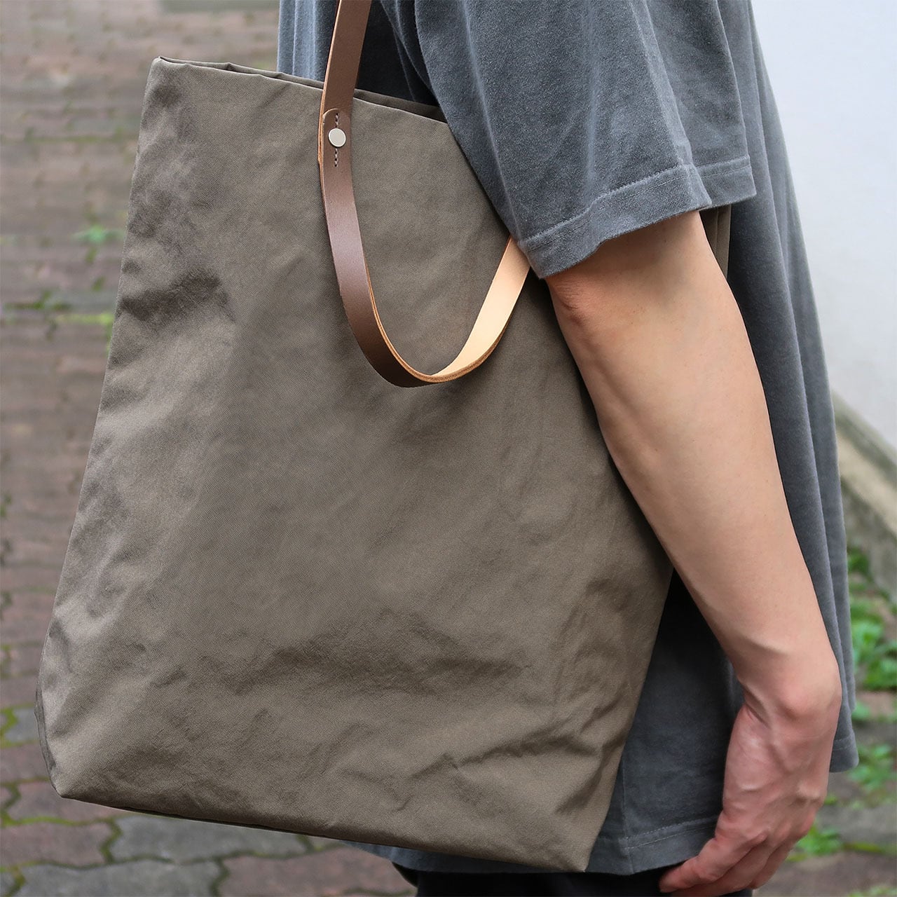 生産終了モデル】.URUKUST｜TWIST TOTE BAG Medium -Gray- | Ma'n'Ma