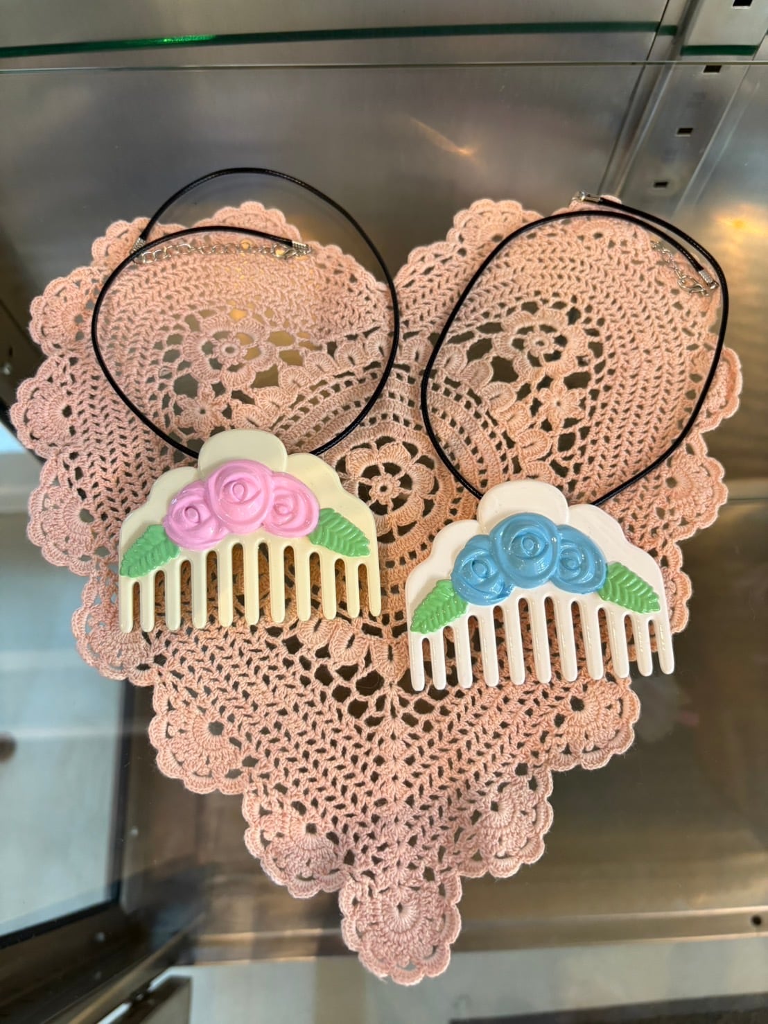 Ashley WILLIAMS comb necklace