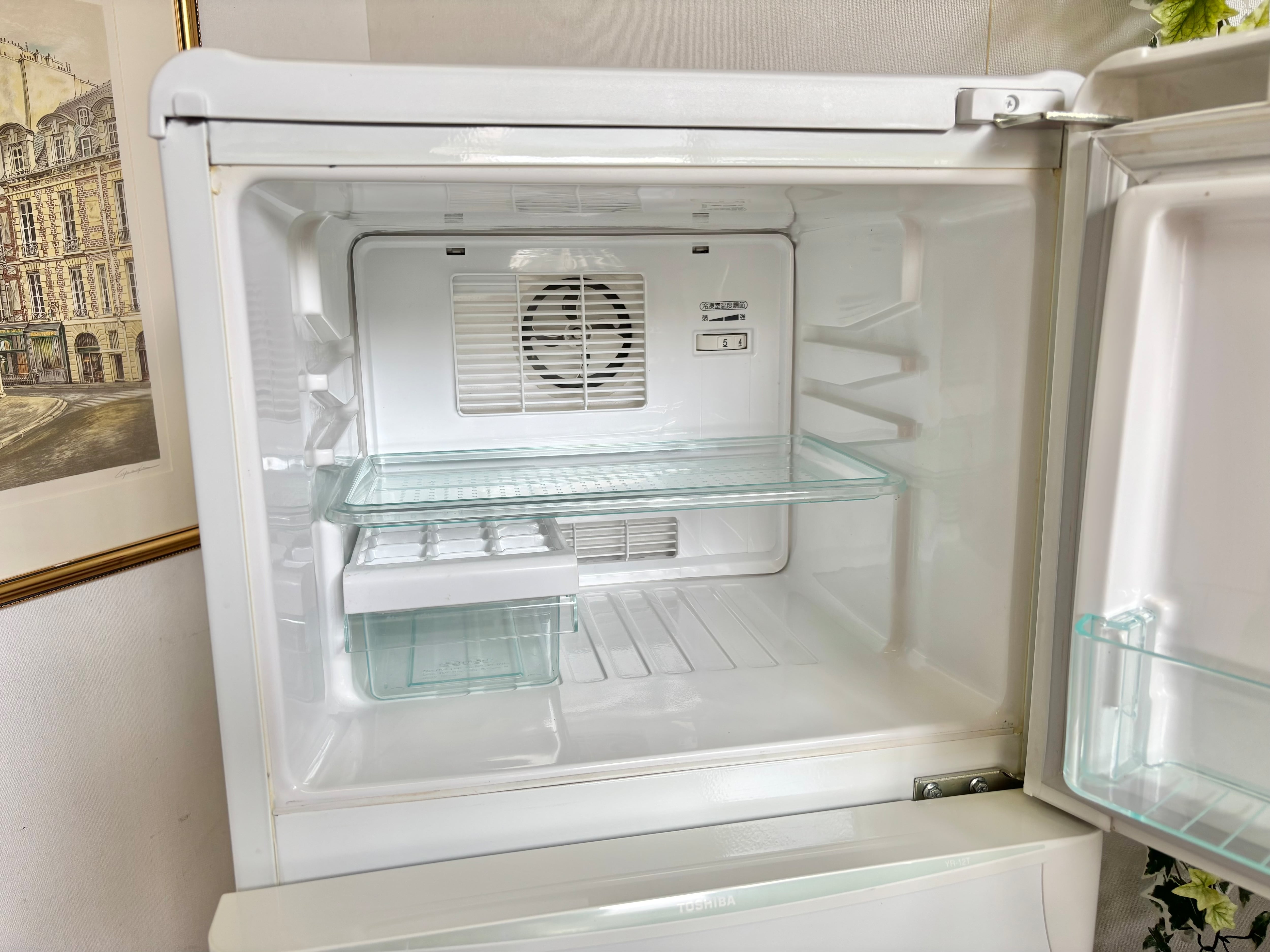 TOSHIBA 冷蔵庫 YR-12T ホワイト 120L Amazon.co.jp: 東芝 (120L)2ドア