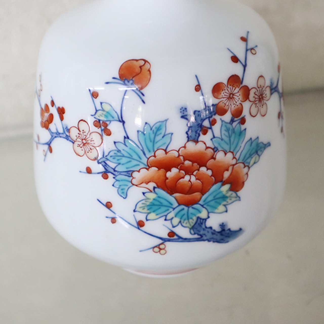 伊万里焼　福型花瓶　牡丹梅（化粧箱付）18-063