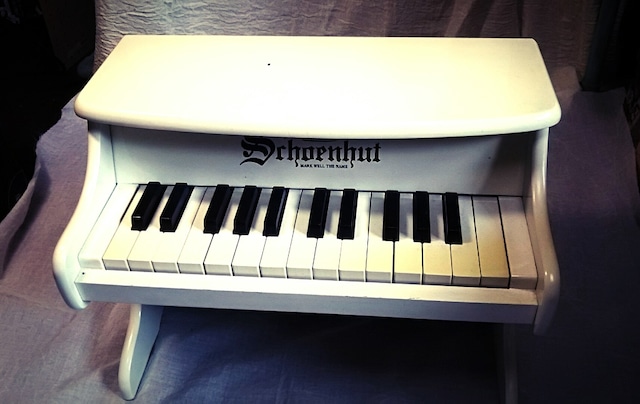 〔中古〕シェーンハット　トイピアノ　白　25鍵盤