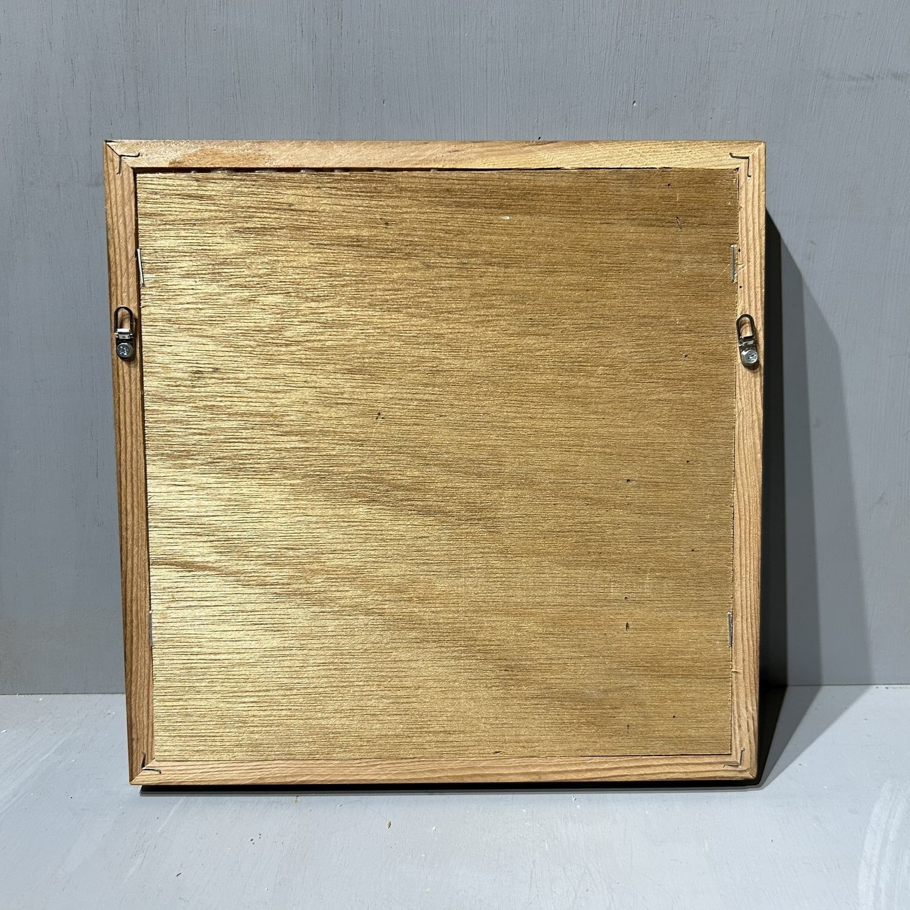 ブロンズ製浮彫り装飾テーブル　薄端 浮かせるタイプのシンプル古材フレーム(193 x 193) No.24-0233 | LABO