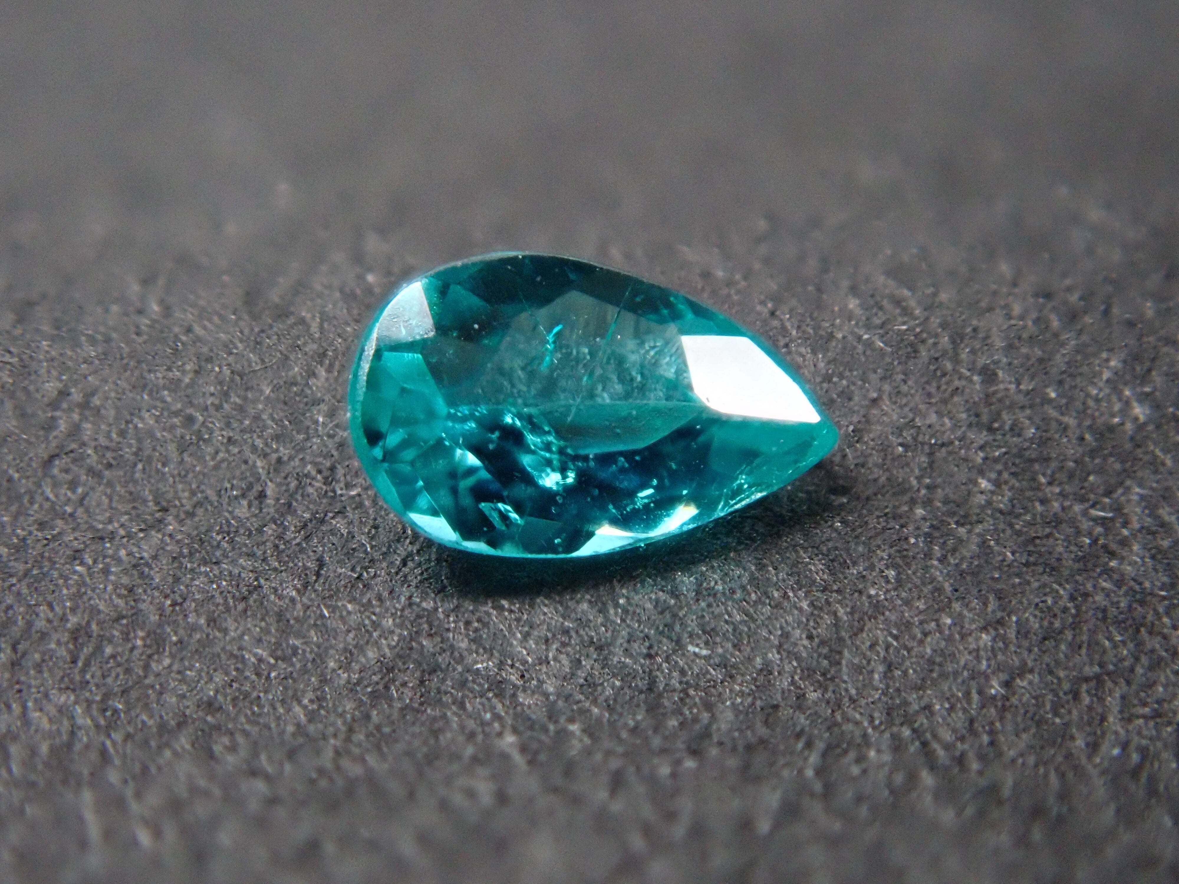 ブラジル・バターリャ産パライバトルマリン 0.055ct