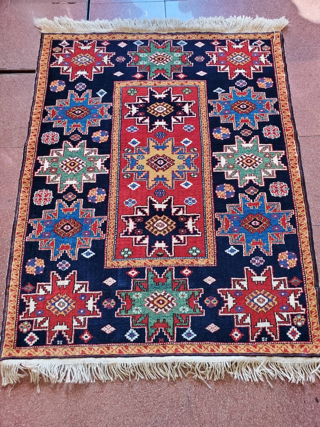 絨毯クエスト39【No.2】kuba ※現在、こちらの商品はアゼルバイジャンにあります。ご希望の方は先ずは在庫のご確認をお願いします。