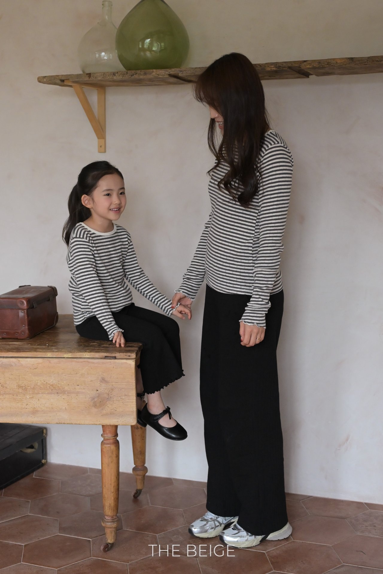 [THE BEIGE] Round Nal Nari Tee (Adult) / [더베이지] 라운드날나리티(성인)