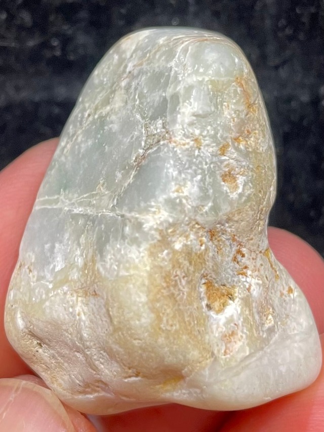 10) 日本人の「心」に寄り添う御守り「糸魚川翡翠」握り石