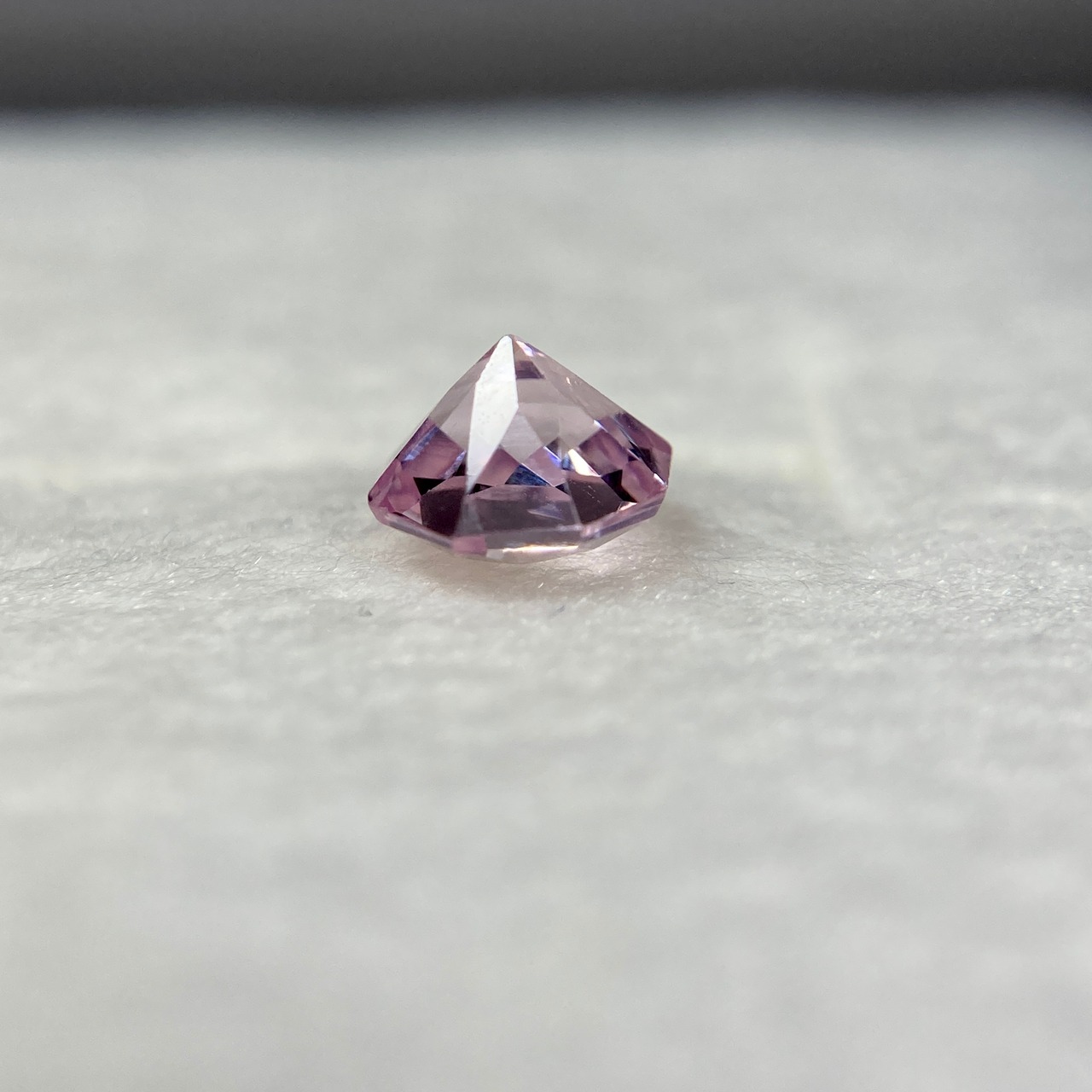 お花みたいなスピネルと丸いスピネル 淡いピンク系 約5.2mm r-0128