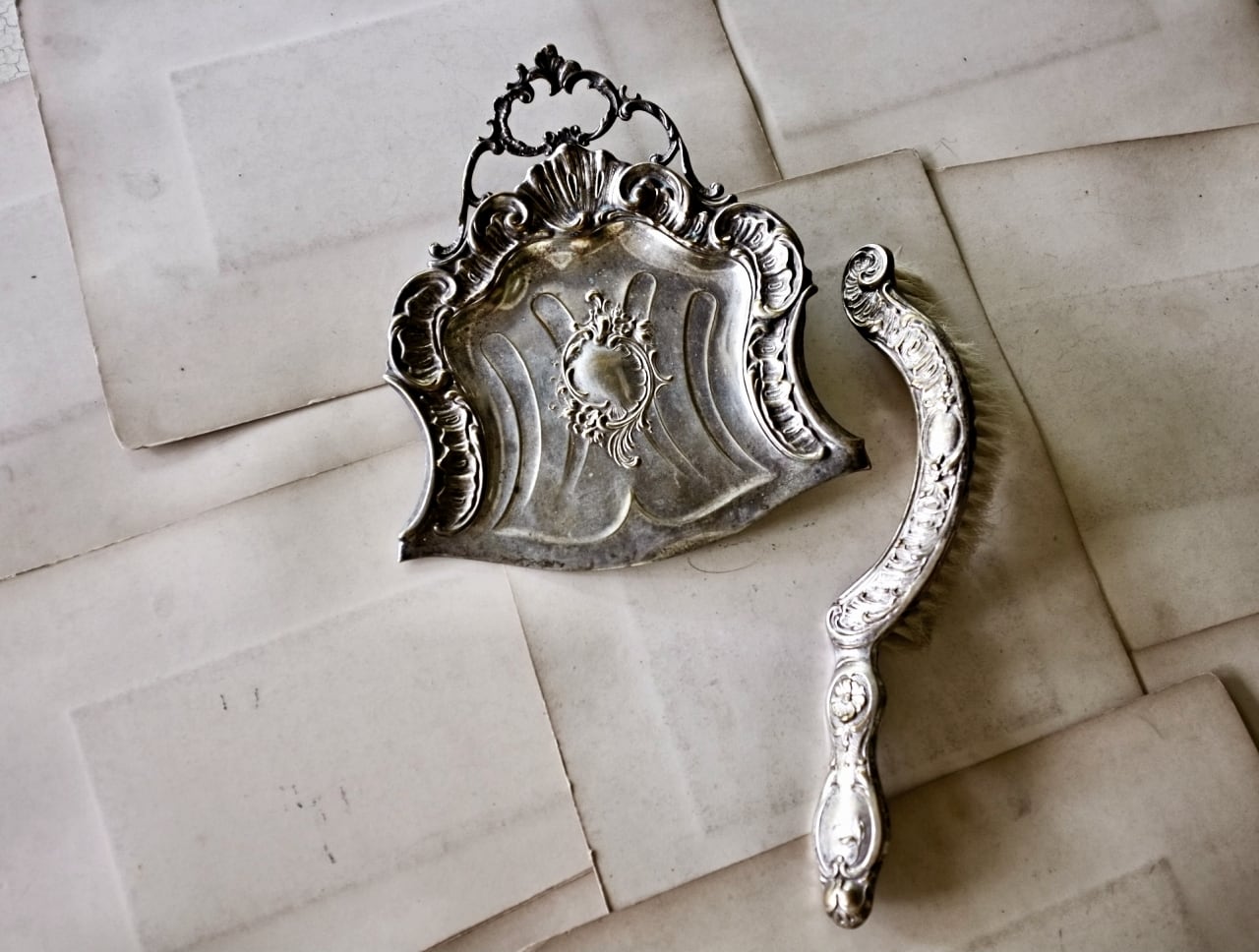 france 貝と薔薇とロカイユとロココ的ダストパン＆ブラシセット アンティーク フランス 平面のグロッタ 貝と薔薇とロカイユとロココ的