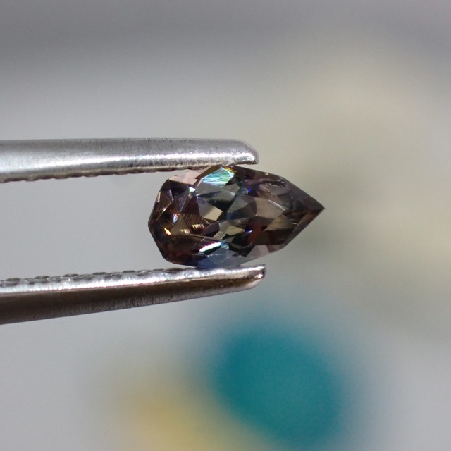 多色性◎キラキラ輝く☆ブルーティントアキシナイト 0.214ct